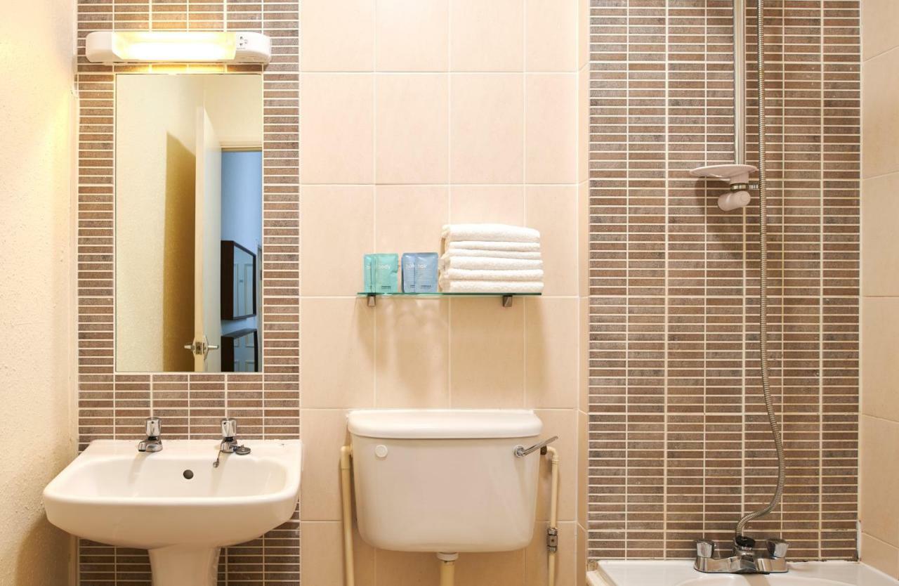 Brandon House Hotel Bagian luar foto